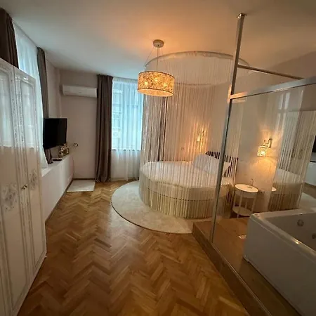 Апартамент Luxury With Jacuzzi