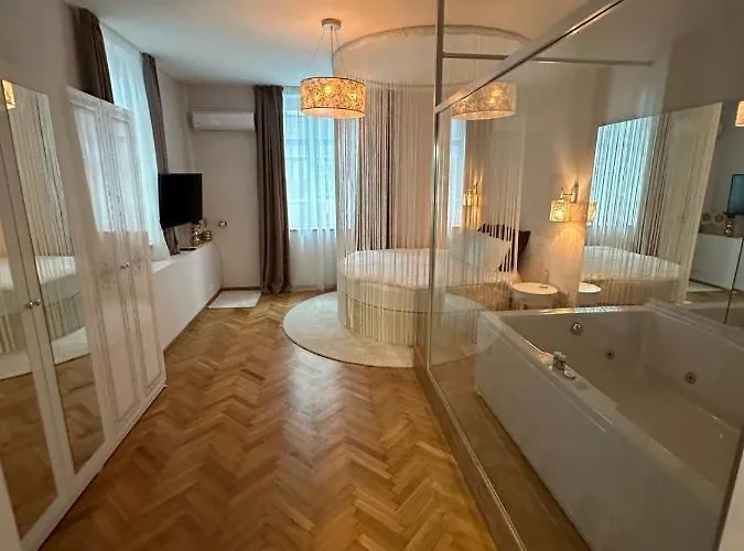 Апартамент Luxury With Jacuzzi *