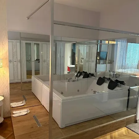 Luxury With Jacuzzi * סופיה